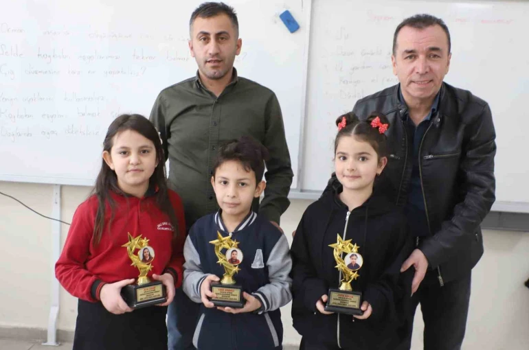 Hakkari’de öğrencilerin başarısı kupayla taçlandı 