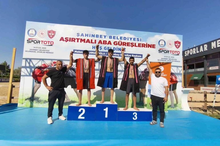 Hakkarili sporcular 5 madalyayla kente döndü