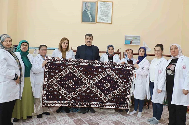Hakkari’nin kilimleri, kültürel hafızayı günümüze taşıyor 