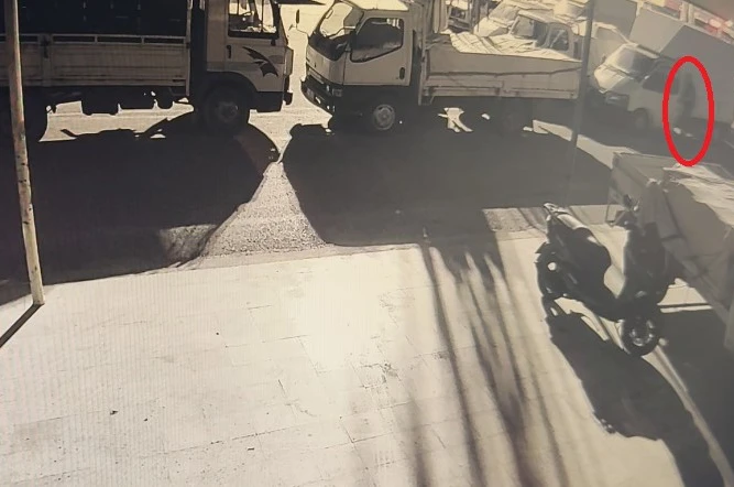 Halde anahtarı üzerinde bırakılan biber yüklü kamyonet çalındı 