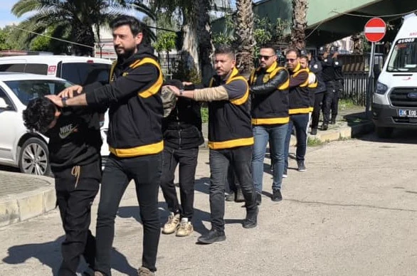 Halde sıkı denetim: 16 kaçak göçmen sınır dışı edildi