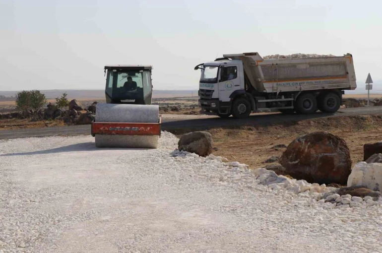 Haliliye Belediyesi’nden kırsal mahallelerde yol çalışması