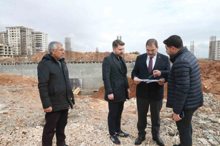 Haliliye’de yarı olimpik yüzme havuzunda yapım çalışmaları sürüyor 