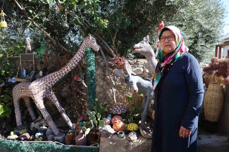 Halk eğitimden emekli oldu atıkları evinde sanata dönüştürdü 