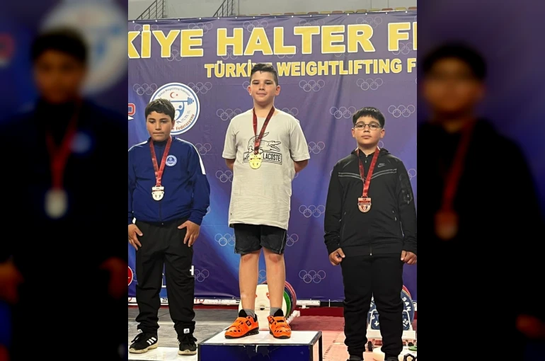 Halterde Mustafa Uyan Türkiye Şampiyonu oldu 