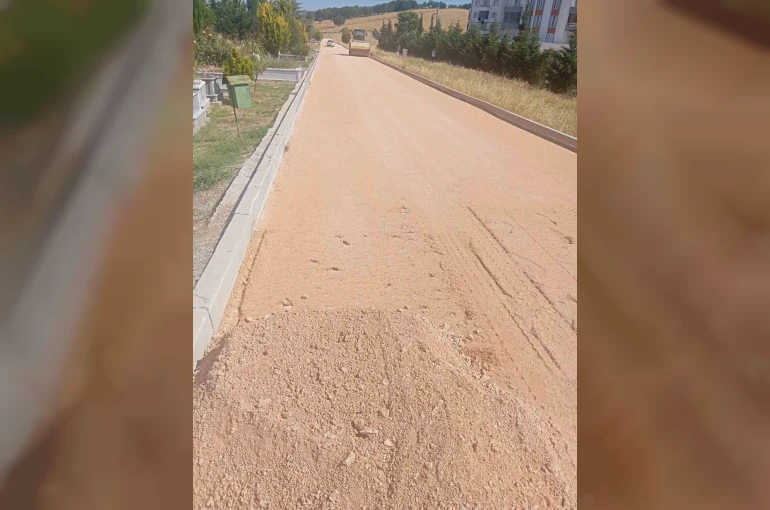 Hamitler Kent Mezarlığı’ndaki ara yollara soğuk asfalt atılıyor