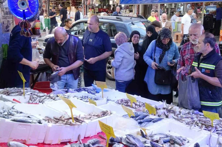 Hamside fiyat yarıya düştü, tezgahlarda yoğun ilgi 