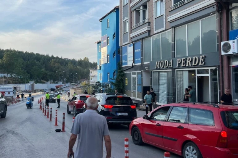 Hamsu Köprüsü’nde toprak kayması: Güvenlik önlemi alındı, trafik kapatıldı 