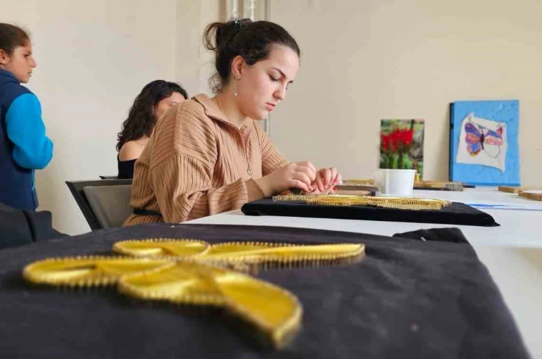 Hasköy’de gençler filografi sanatıyla hem hobi ediniyor hem meslek öğreniyor 