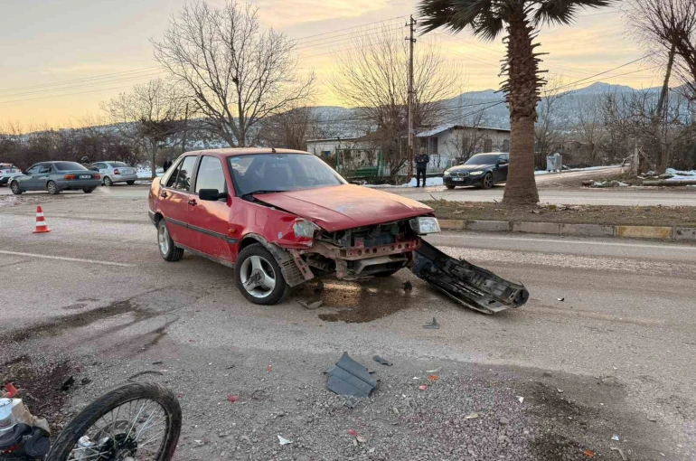 Hassa’da otomobille çarpışan motosikletin sürücüsü yaralandı 