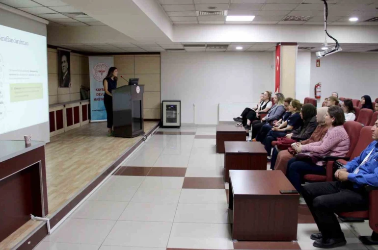 Hastane personeline ’Cilt Kanseri Farkındalık Eğitimi’ verildi 