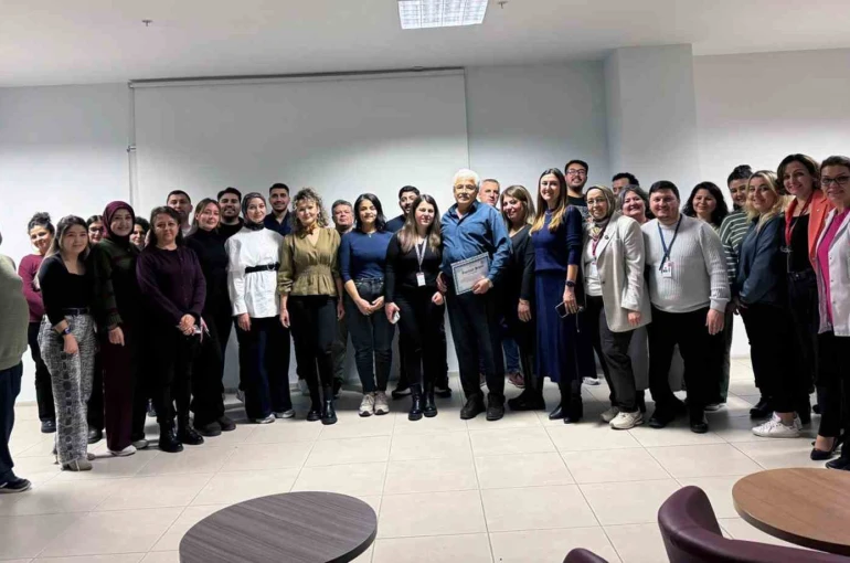 Hastanenin 40 yıllık emektarı için veda töreni 