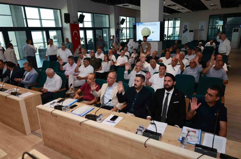 Hatay büyükşehir Belediyesi, savaşın izlerinin silindiği Suriye’nin 2 kentine araç hibe edecek 