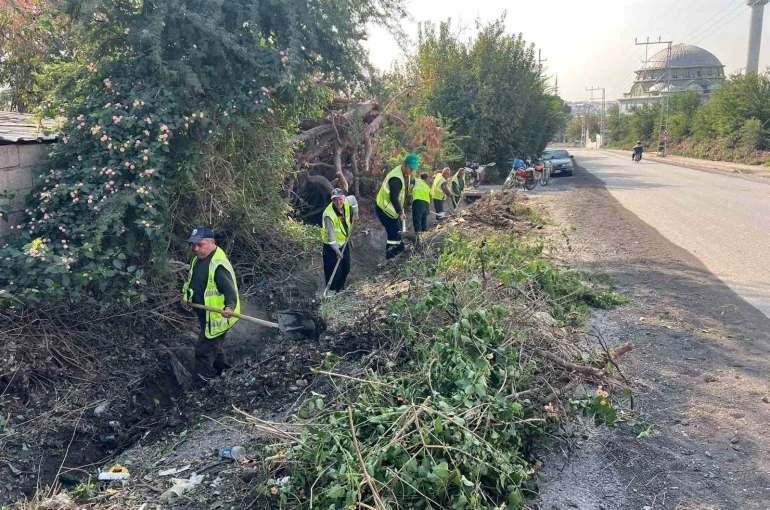 Hatay’da 66 kilometrelik yağmur suyu ve ızgara temizliğinden toplamda 53 kamyon katı atık çıktı 