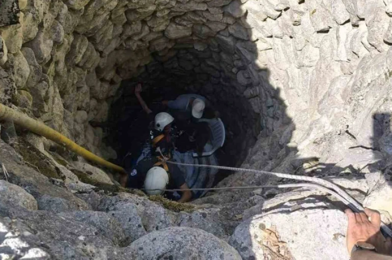 Hatay’da 7 metre derinliğindeki kuyuya düşen kadın kurtarıldı 