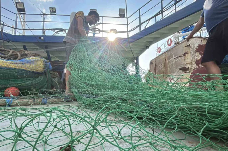 Hatay’da balıkçılar "vira bismillah" diyerek mavi sulara açıldı