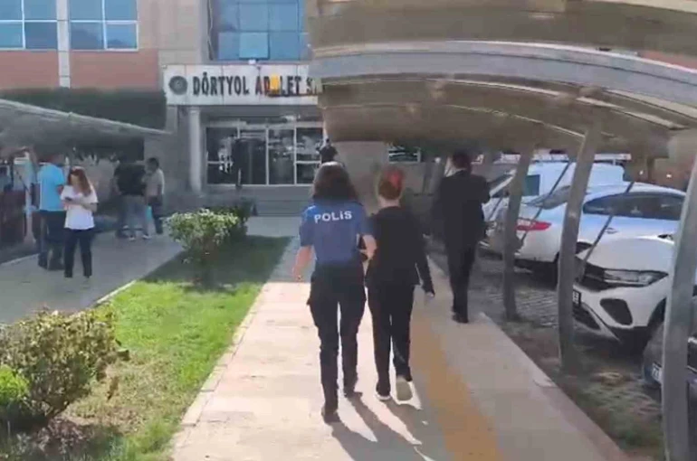 Hatay’da hapis cezası ile aranan 2 kişi yakalandı 