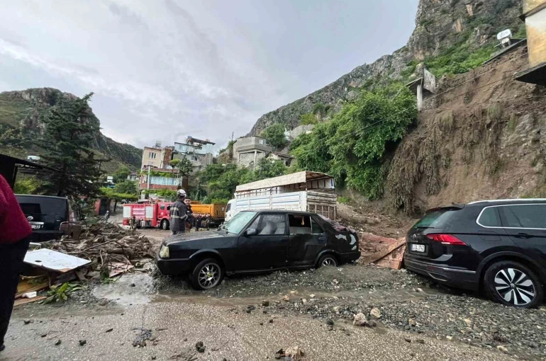 Hatay’da heyelan nedeniyle müstakil ev çöktü: 1 ölü, 2 yaralı