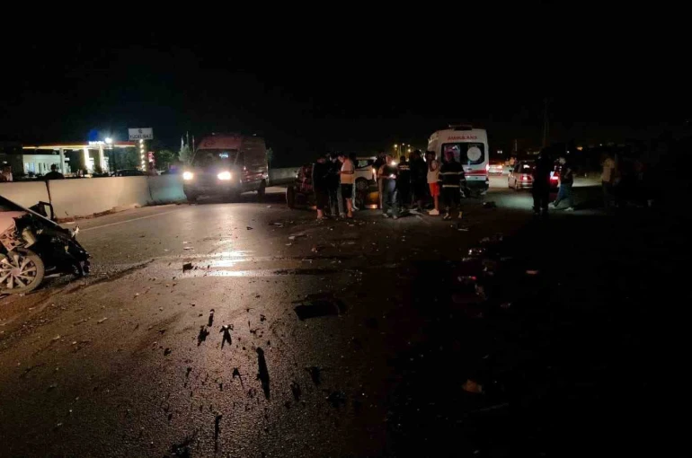 Hatay’da traktör ile otomobil çarpıştı: 3 yaralı
