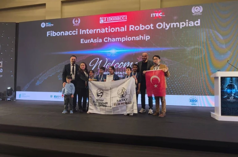 Hataylı öğrenciler uluslararası robot olimpiyatlarında büyük başarı elde etti 
