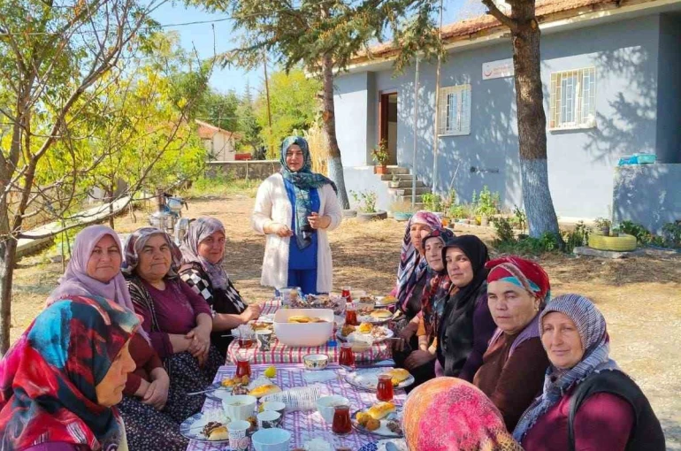 Hatice ebeden çay saatinde sağlık bilgilendirmesi 