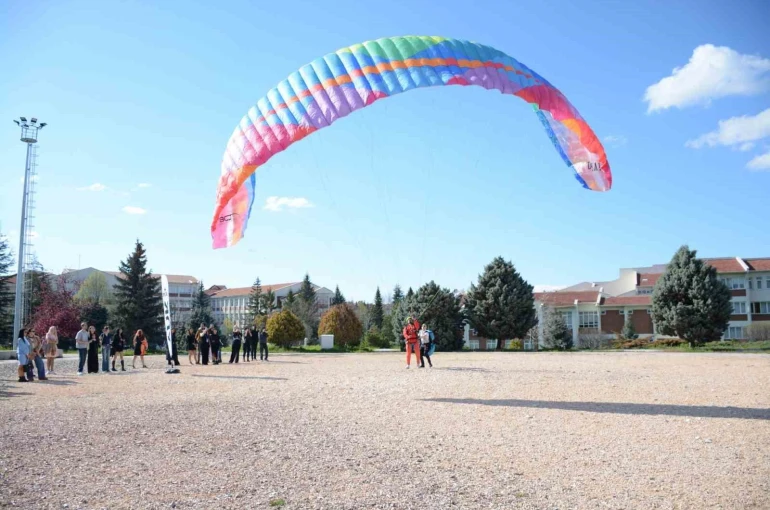 Havacılık sektörü uzmanları öğrencilerle bir araya geldi 