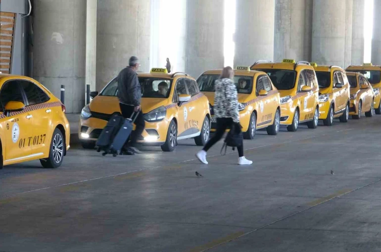 Havalimanı taksicileri, korsandan şikayetçi 