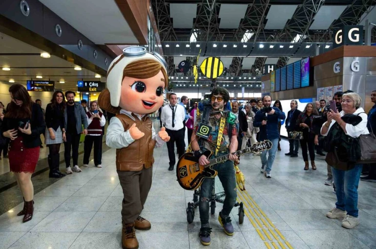 Havalimanlarında kullanılan ilk üretken yapay zeka tabanlı dijital asistan SAVVy 1. yaşını kutladı 