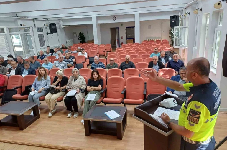 Havza’da okul servis sürücülerine ve rehber personele trafik eğitimi 