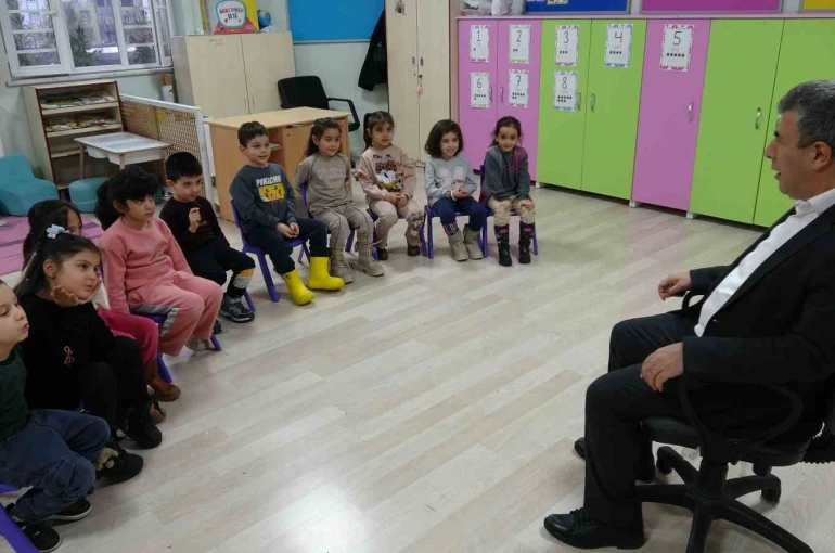 Hayatını görme engelli eşine adadı 