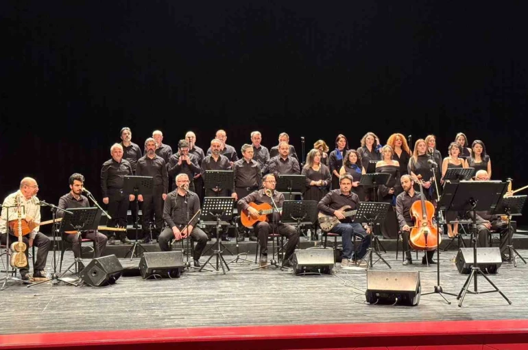 ’Hayattan Sesler Korosu’ndan ayakta alkışlanan konser