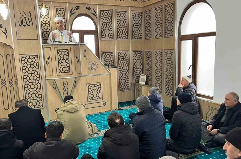 Hayırsever iş insanı babası adına cami yaptırdı 