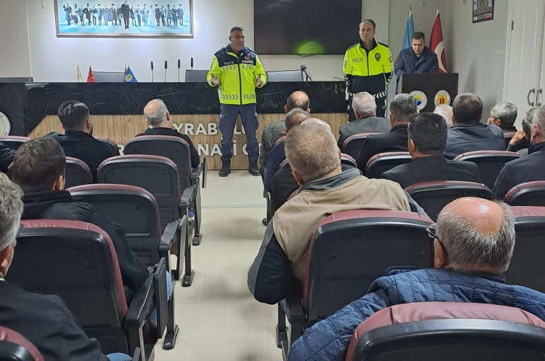 Hayrabolu’da okul servisi şoförleri ve rehber personeller bilgilendirildi 