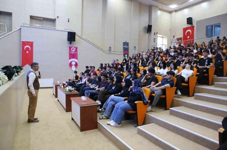 HBB öğrencileri sınavda sürecinde yalnız bırakmıyor 