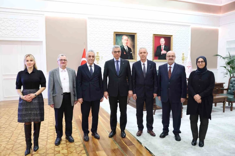 Hekimsen heyeti, Bakan Memişoğlu ile meslek kanunu ve malpraktis konusunu görüştü 