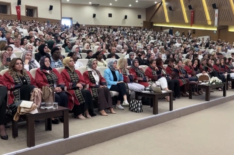 Hemşire adayları mezuniyet coşkusu yaşadı 