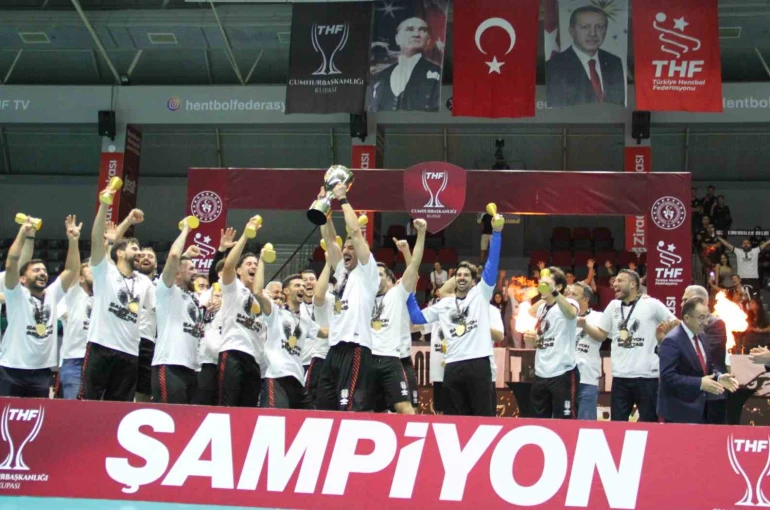 Hentbol Cumhurbaşkanlığı Kupası’nın sahibi Beşiktaş oldu