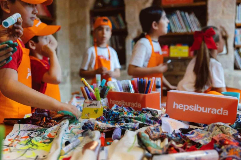 Hepsiburada’dan Mardin Bienali’nde çocukların sanat yolculuğuna destek 