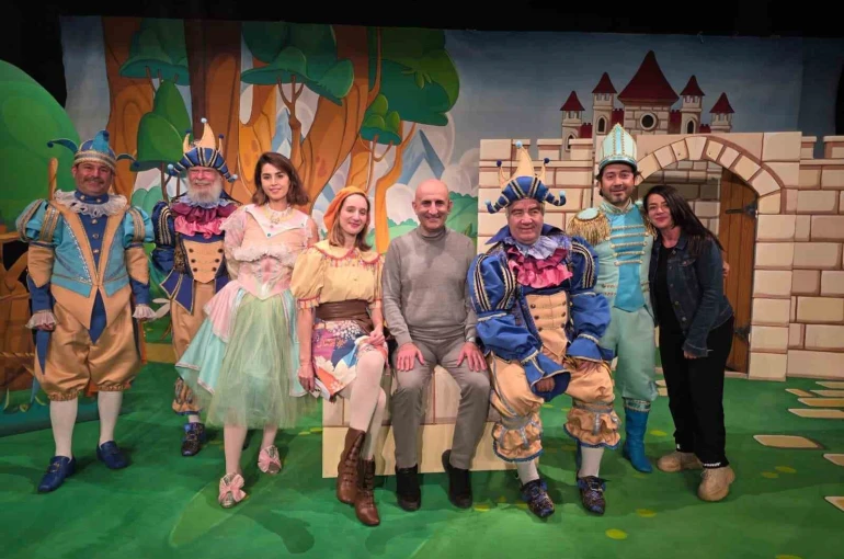 "Her Çocuğa Bir Tiyatro, Her Kalbe Kitap Sevgisi" 