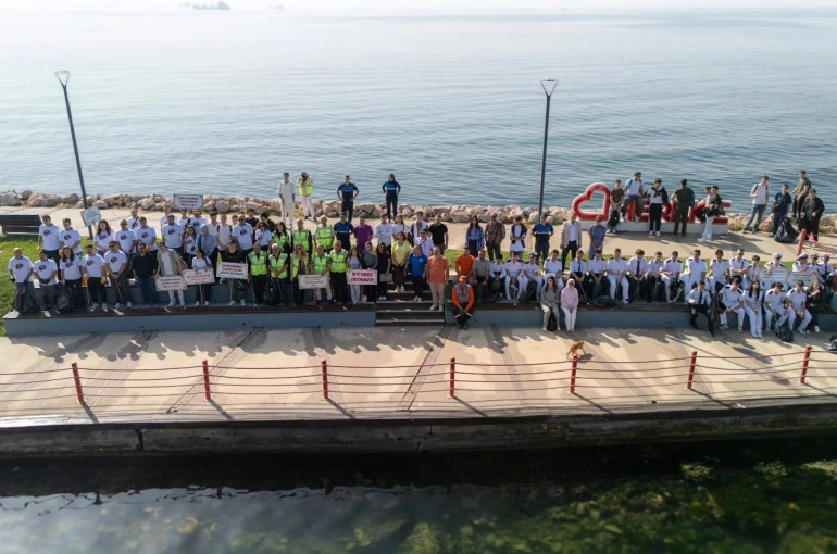 Hereke kıyıları atıklardan temizlendi