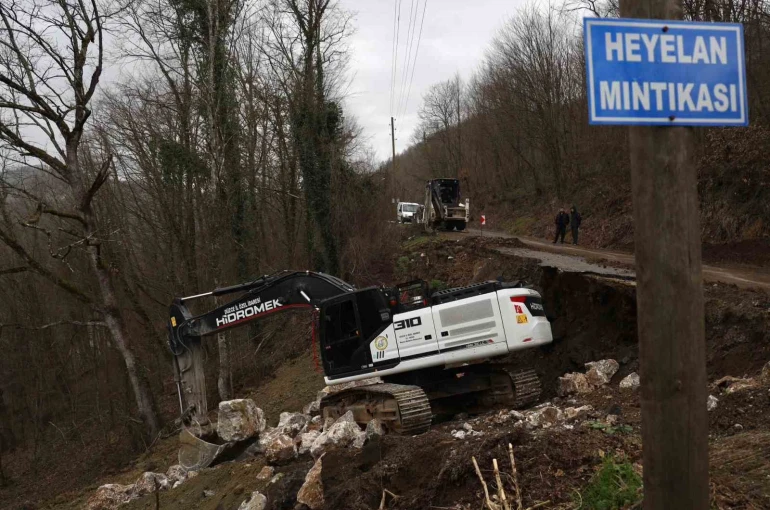 Heyelan bölgesinde çalışmalar sürüyor 