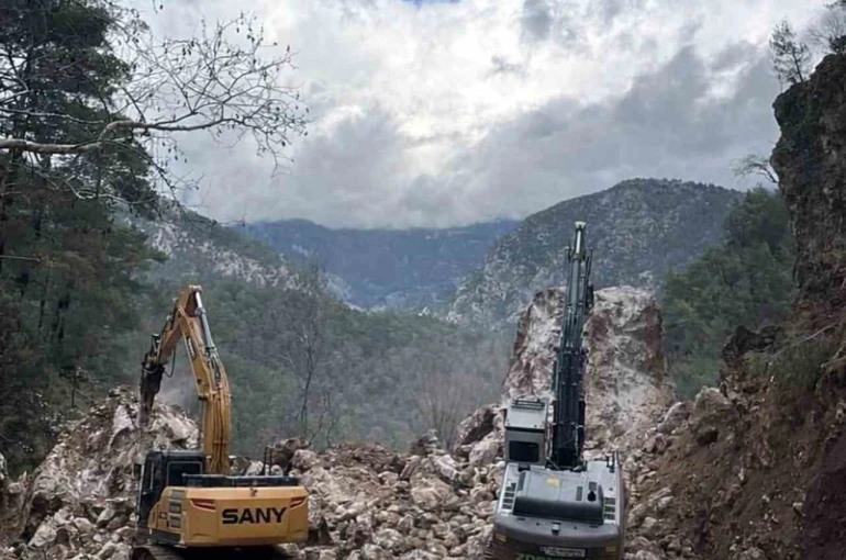Heyelan su isale hatlarına zarar verdi