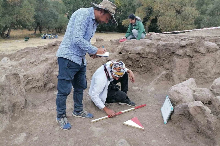 Hınıs’ta 5 bin yıllık tarih gün yüzüne çıkarılıyor 