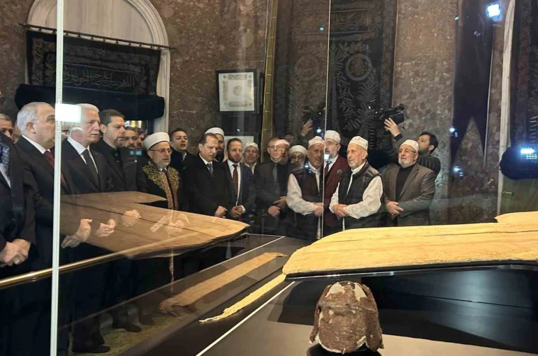 Hırka-i Şerif ziyarete açıldı 