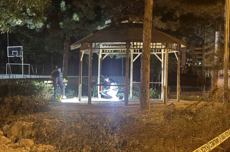 Hırka verme meselesi tartışmaya döndü: Arkadaşını 3 yerinden bıçakladı