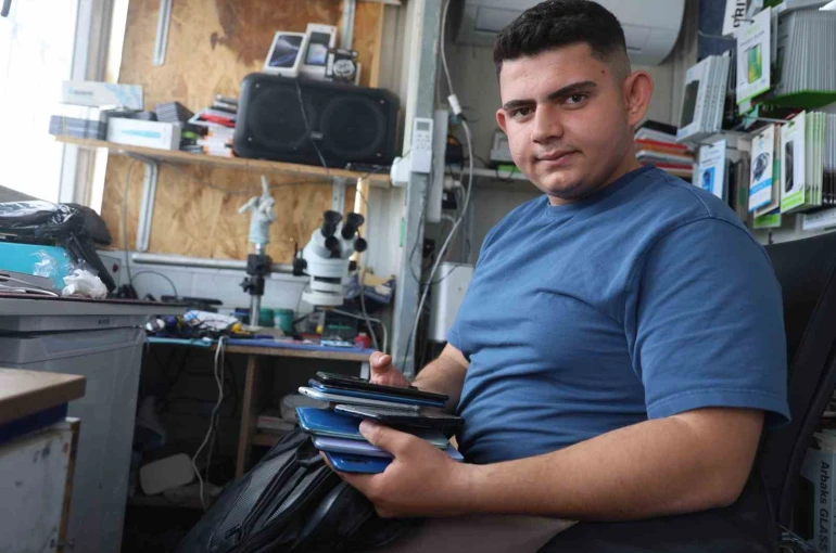 Hırsızlık anında ’Sadece sıfır telefonları al’ diyen suç makinası hırsız ve çırağı tutuklandı