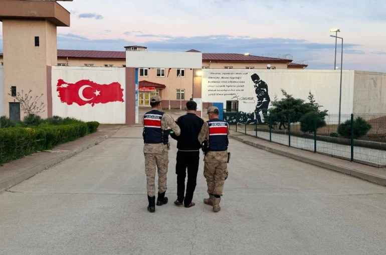 Hırsızlık suçundan 26 yıl kesinleşmiş cezayla aranan şahıs yakalandı 