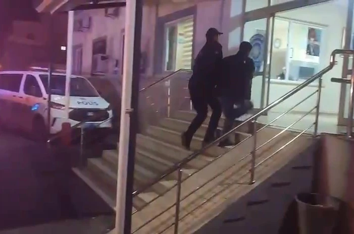 Hırsızlık suçundan 32 yıl hapis cezayla aranan hükümlü, çalıntı motosikletle dolaşırken yakalandı 