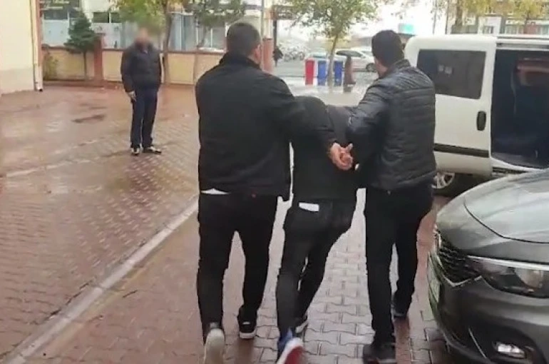 Hırsızlık suçundan aranan şahıs yakalandı 