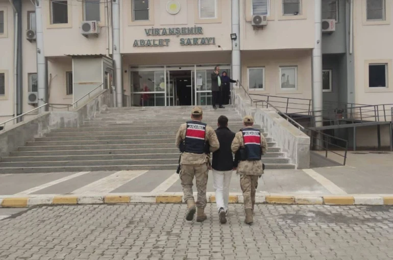 Hırsızlık suçundan aranan şahıs yakalandı 